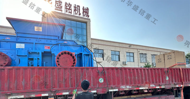 鐵礦石液壓對(duì)輥破碎機(jī)的維護(hù)成本如何？工作原理是什么？